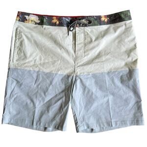 NWT Goodfellow & Co Jones Board Short Color Block Mint/Gray size 40, 8.5" inseam